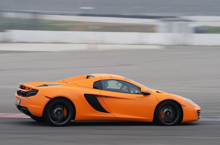  McLaren MP4-12C Spyder 2012 года  (фото 270 из 270)